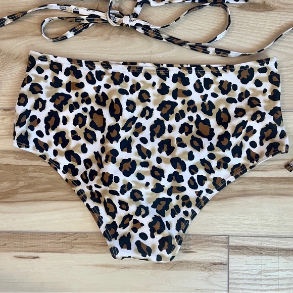Leopard Print 2 Piece Swimsuit With Adjustable￼ Corset Back Size M Shein (183) - Picture 4 of 13
